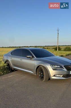 Лифтбек Skoda Superb 2016 в 