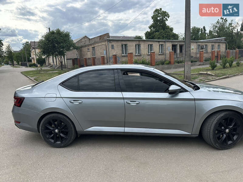 Лифтбек Skoda Superb 2016 в Кривом Роге