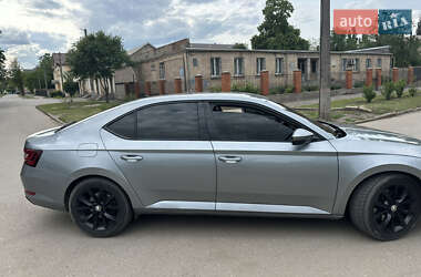 Лифтбек Skoda Superb 2016 в 
