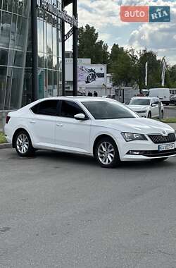 Лифтбек Skoda Superb 2016 в 