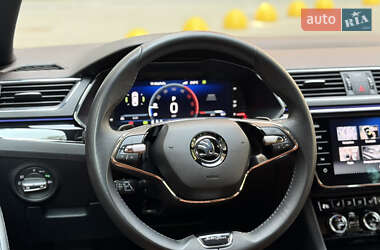 Лифтбек Skoda Superb 2022 в 