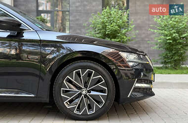 Лифтбек Skoda Superb 2022 в 