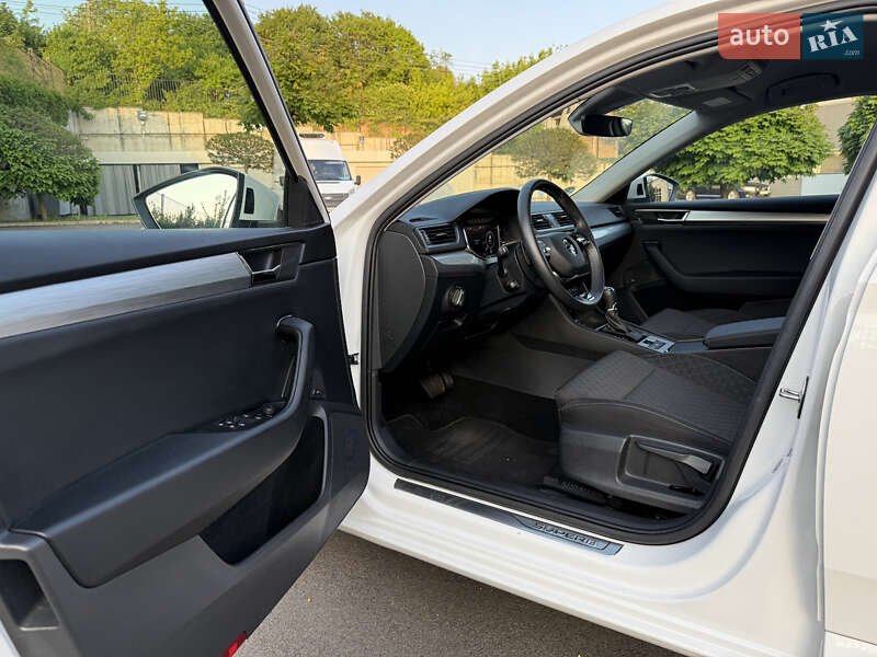 Универсал Skoda Superb 2021 в Ровно