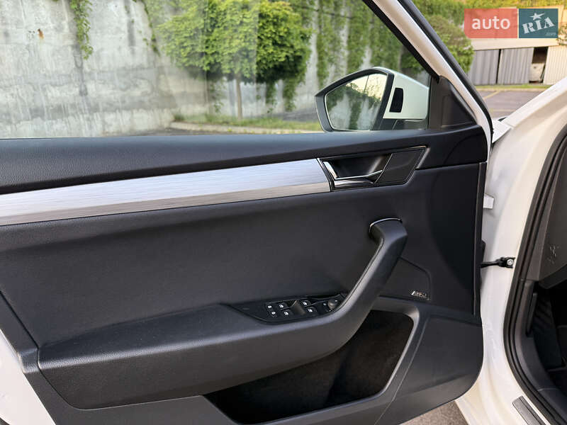 Универсал Skoda Superb 2021 в Ровно
