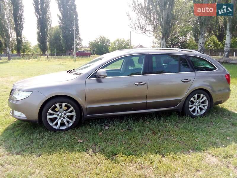 Универсал Skoda Superb 2012 в Раздельной