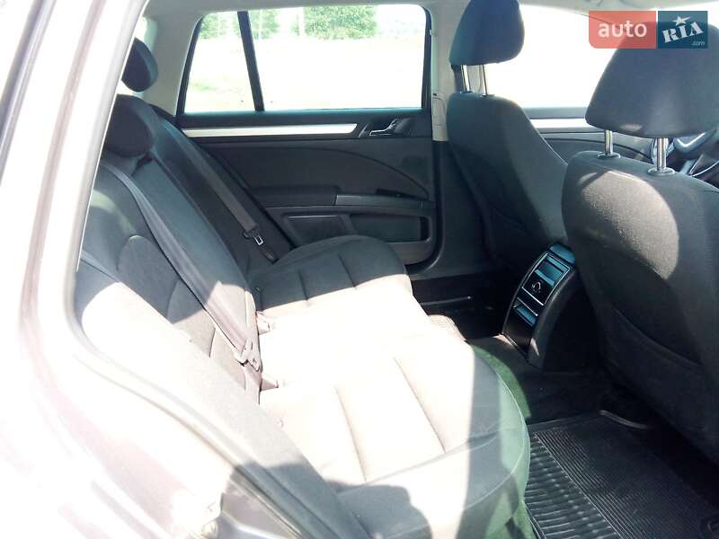 Универсал Skoda Superb 2012 в Раздельной