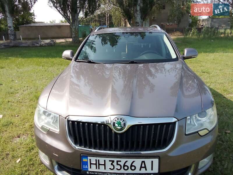 Универсал Skoda Superb 2012 в Раздельной