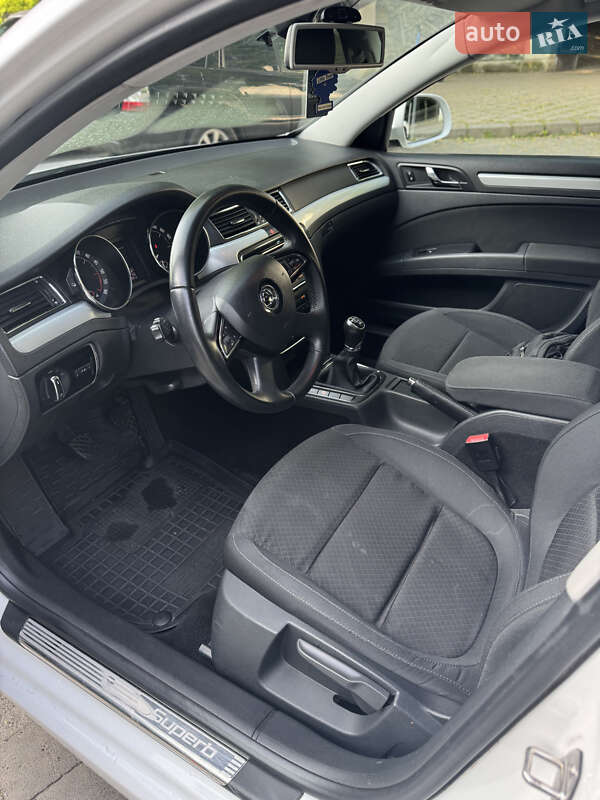 Універсал Skoda Superb 2013 в Львові