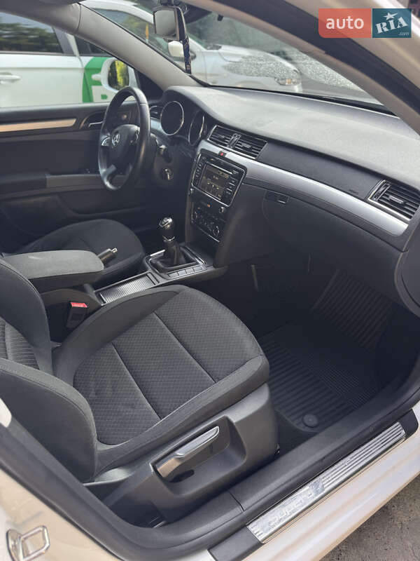 Універсал Skoda Superb 2013 в Львові