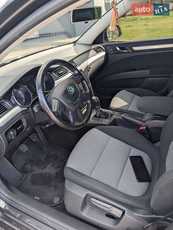 Универсал Skoda Superb 2011 в Луцке
