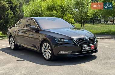 Лифтбек Skoda Superb 2016 в 