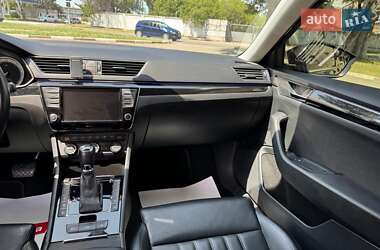 Лифтбек Skoda Superb 2016 в 