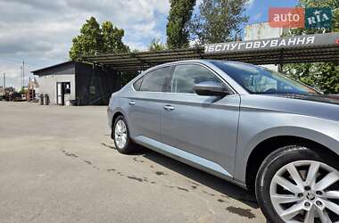 Лифтбек Skoda Superb 2016 в 