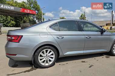 Лифтбек Skoda Superb 2016 в 