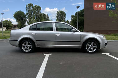 Лифтбек Skoda Superb 2004 в 