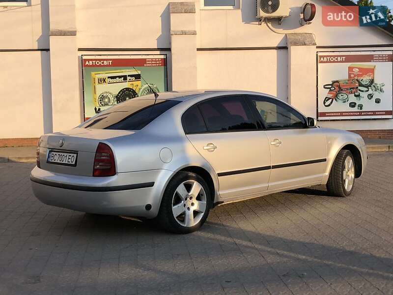 Лифтбек Skoda Superb 2006 в Бродах