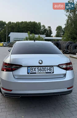 Лифтбек Skoda Superb 2017 в 