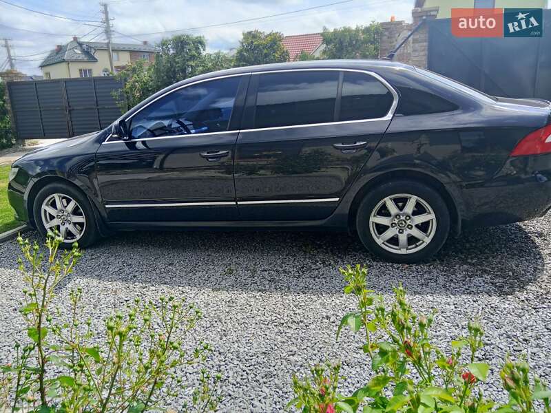 Лифтбек Skoda Superb 2011 в Каменке-Бугской