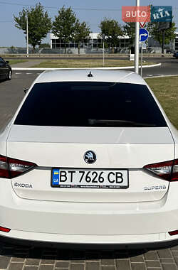 Ліфтбек Skoda Superb 2017 в 