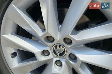 Лифтбек Skoda Superb 2020 в 