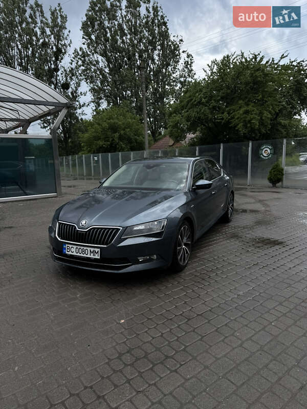 Лифтбек Skoda Superb 2016 в 