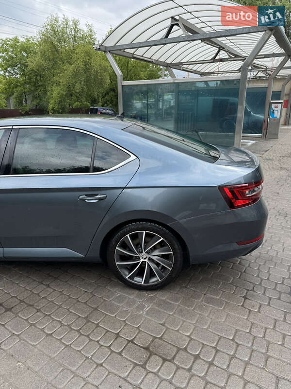 Лифтбек Skoda Superb 2016 в Львове