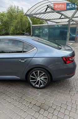 Лифтбек Skoda Superb 2016 в 