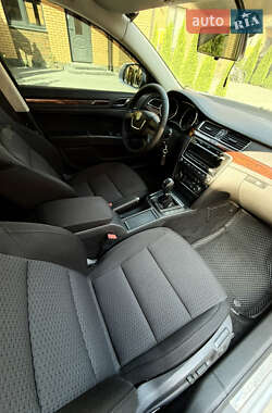 Лифтбек Skoda Superb 2011 в 