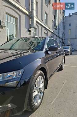 Лифтбек Skoda Superb 2017 в 