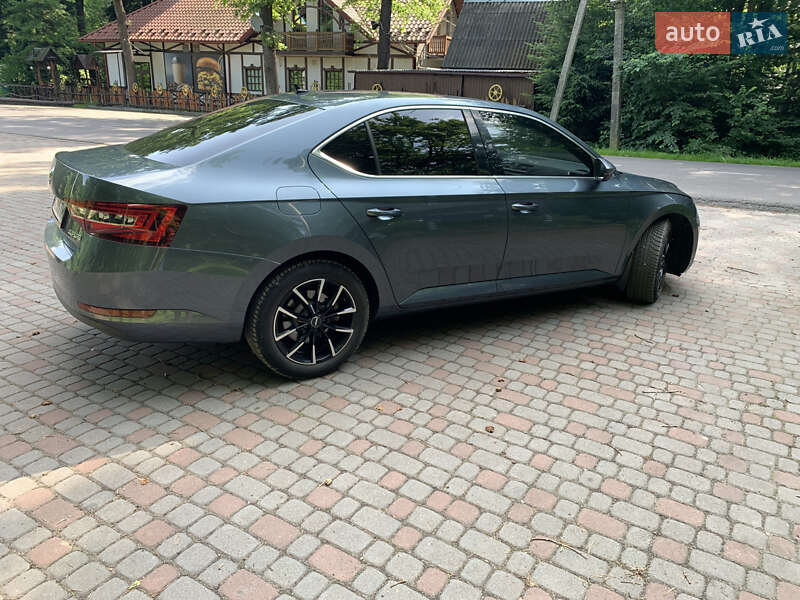 Лифтбек Skoda Superb 2016 в Дрогобыче