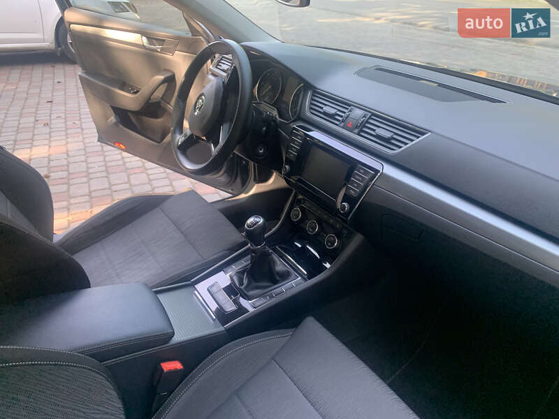 Лифтбек Skoda Superb 2016 в Дрогобыче
