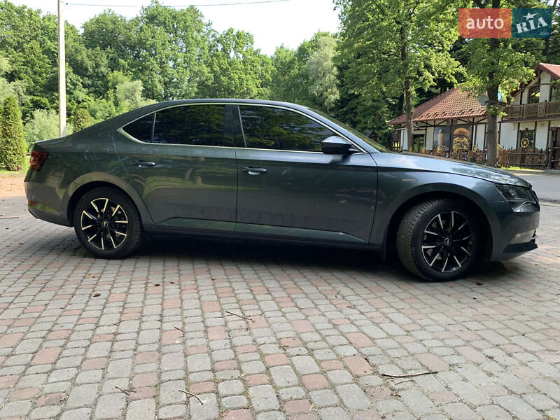 Лифтбек Skoda Superb 2016 в Дрогобыче