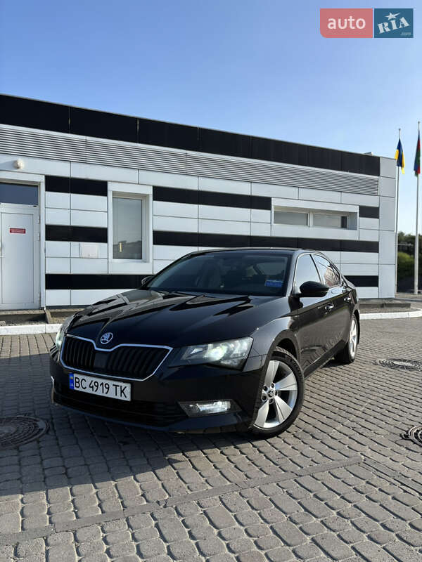 Лифтбек Skoda Superb 2016 в 