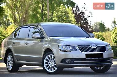 Лифтбек Skoda Superb 2013 в 