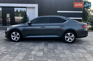 Лифтбек Skoda Superb 2017 в 