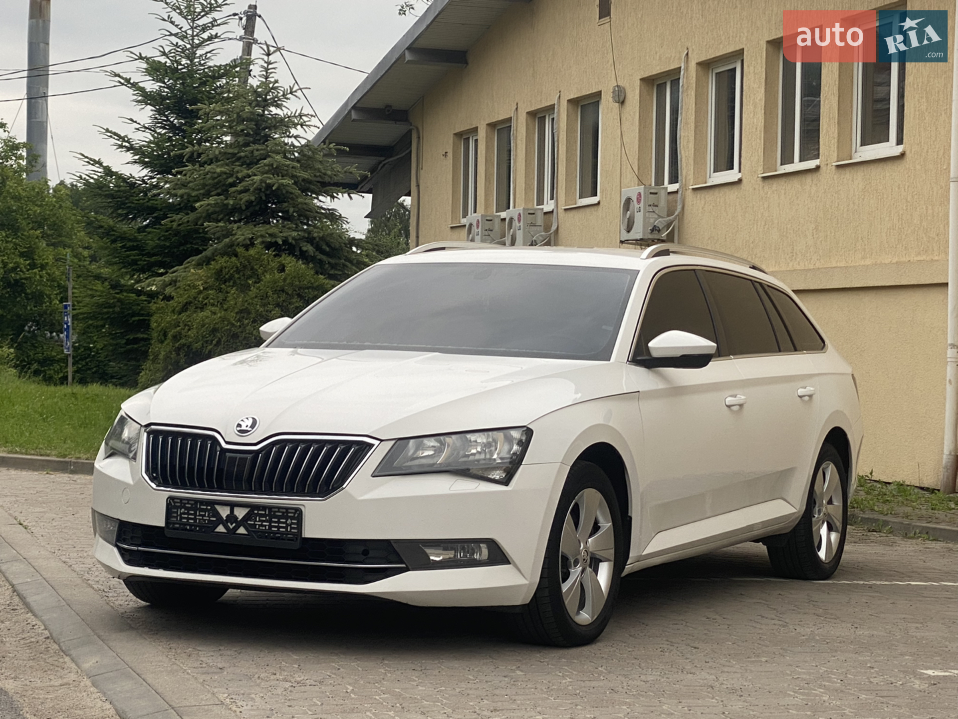 2017 Skoda Superb - мініатюра 14