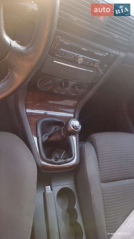 Лифтбек Skoda Superb 2004 в Виноградове