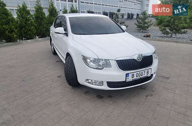 Лифтбек Skoda Superb 2012 в 