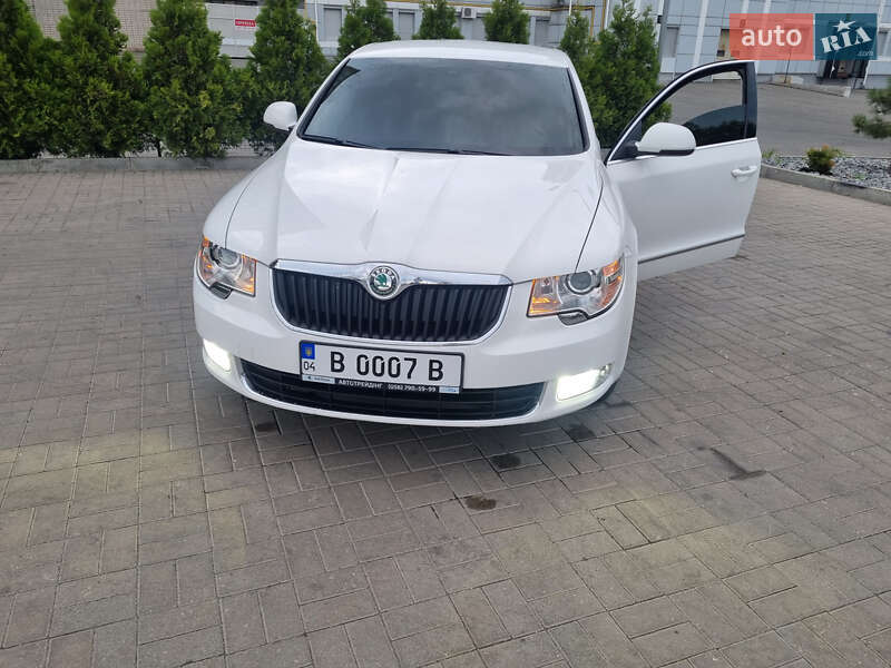 Лифтбек Skoda Superb 2012 в 
