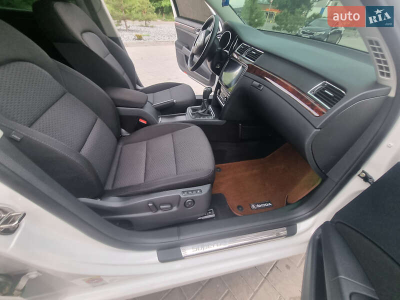 Лифтбек Skoda Superb 2012 в Днепре