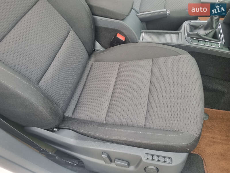 Лифтбек Skoda Superb 2012 в Днепре