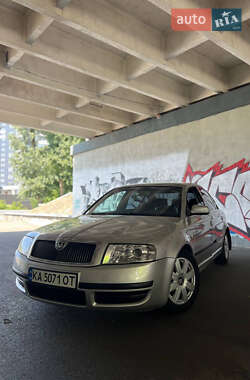 Лифтбек Skoda Superb 2006 в 