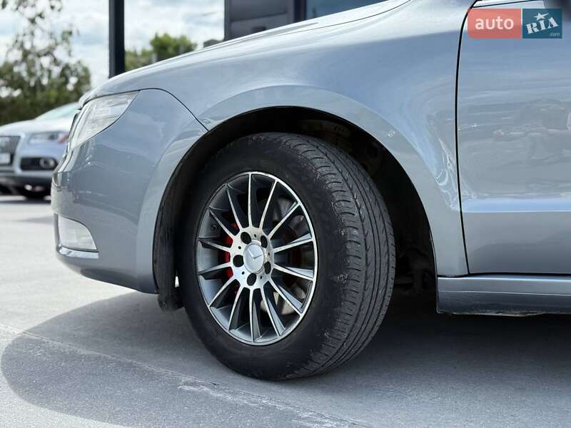 Универсал Skoda Superb 2011 в Ровно