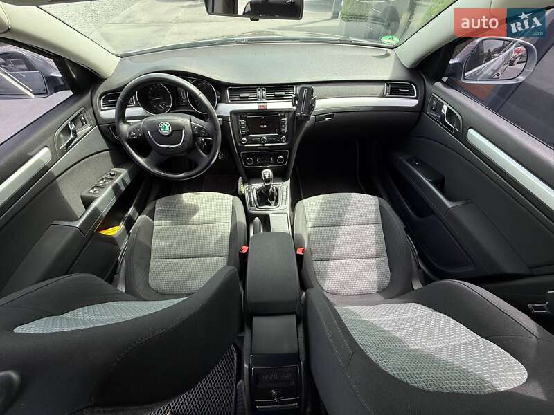 Универсал Skoda Superb 2011 в Ровно