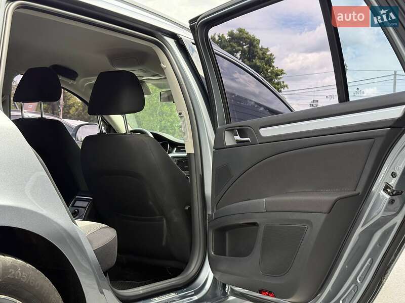 Универсал Skoda Superb 2011 в Ровно