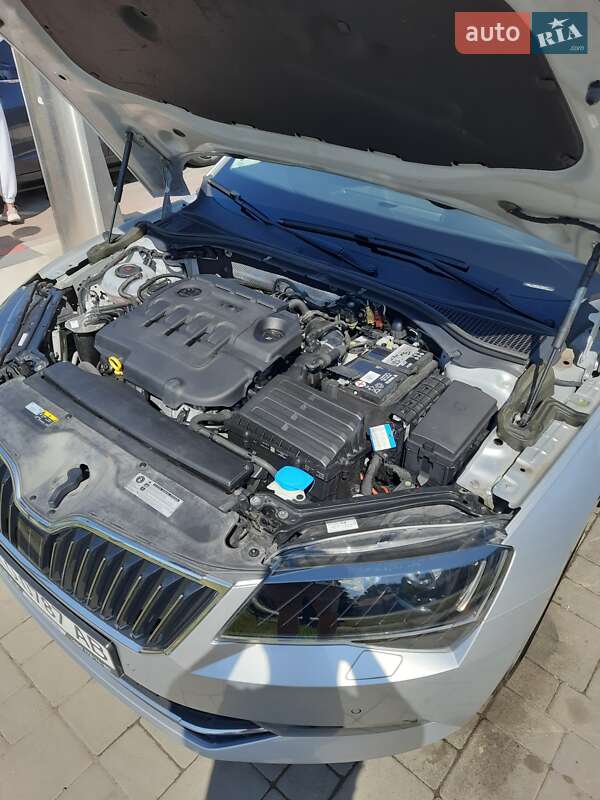 Универсал Skoda Superb 2019 в Ужгороде