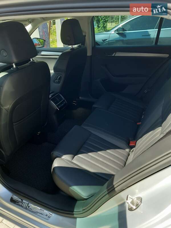 Универсал Skoda Superb 2019 в Ужгороде