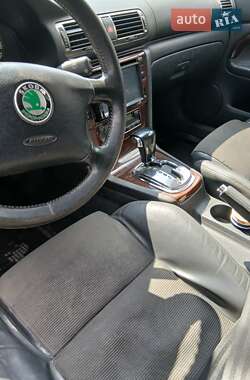 Лифтбек Skoda Superb 2004 в 