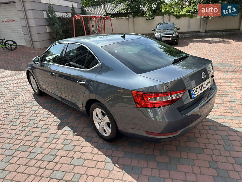 Ліфтбек Skoda Superb 2015 в Івано-Франківську