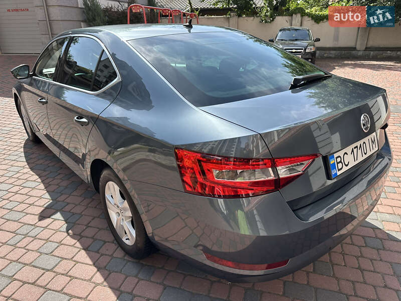 Ліфтбек Skoda Superb 2015 в Івано-Франківську